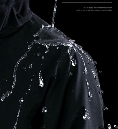 Peegeldav vihmamantel ühendab endas stiili ja ohutuse