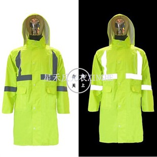 Liikluskanalisatsiooni peegeldav vihmamantel